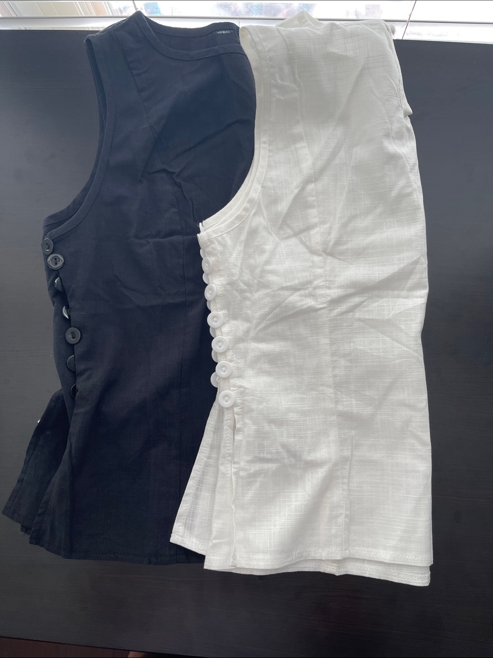 unbranded Set of 2 Sleeveless Side-Button Tops - Black & White. CONT B
